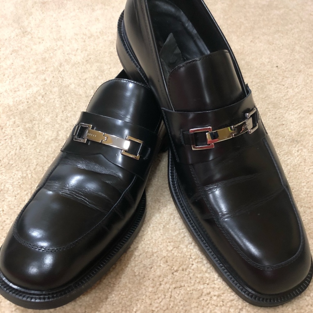 Gucci men’s black leather shoe!